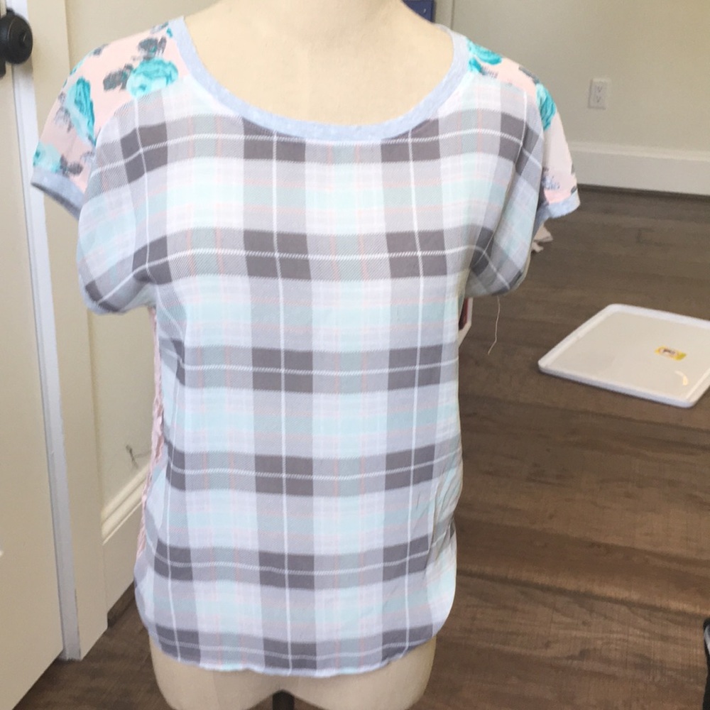 patterned shirt w lace back